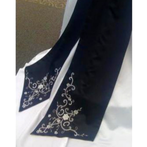 Wedding dress, white and red - Picture 6 of 7